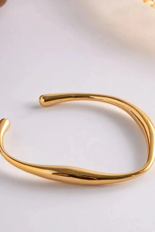 Gold Stainless Steel Bangle Bracelet – Waterproof & Hypoallergenic