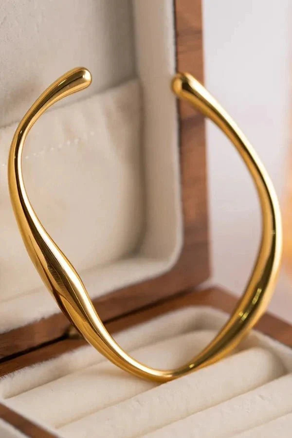 Gold Stainless Steel Bangle Bracelet – Waterproof & Hypoallergenic