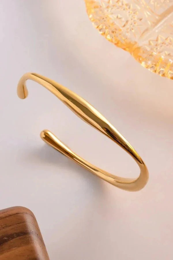 Gold Stainless Steel Bangle Bracelet – Waterproof & Hypoallergenic
