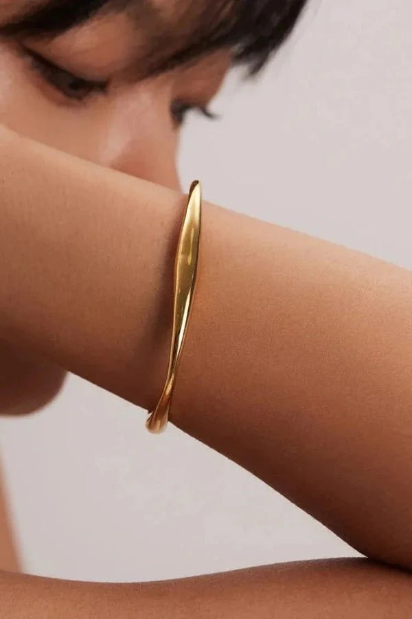 Gold Stainless Steel Bangle Bracelet – Waterproof & Hypoallergenic